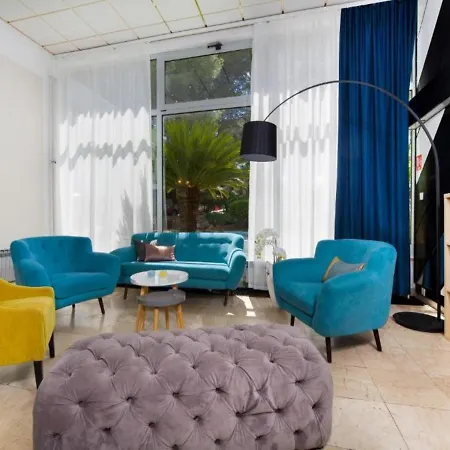 Room In Guest Room *